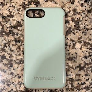 iPhone 8+ Otterbox Symmetry case